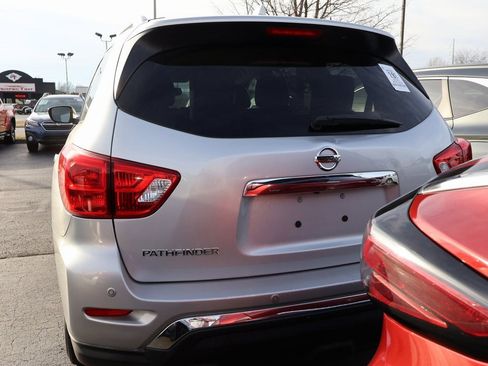 Used 2020 Nissan Pathfinder SL image 17