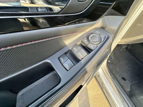 Used 2023 Chevrolet Traverse RS image 23