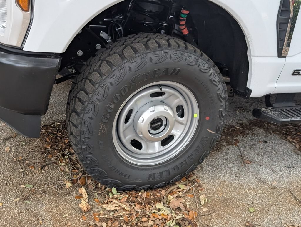 New 2026 Ford F350 XL w/ XL Off-Road Package AWD/4WD image 4