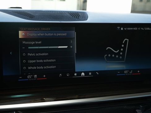 Used 2024 BMW X7 xDrive40i w/ Executive Package image 18