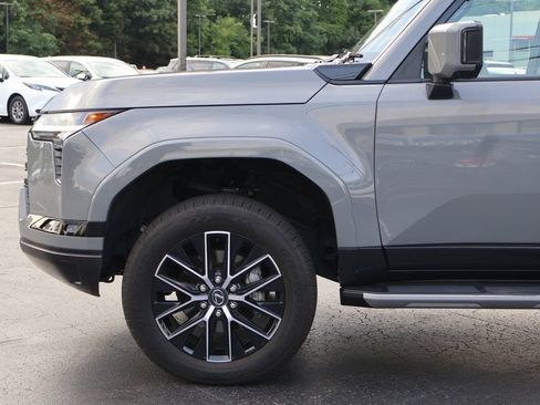 Used 2024 Lexus GX 550 w/ Cold Area Package AWD/4WD image 2