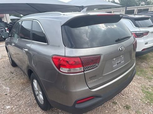 Used 2017 Kia Sorento FWD w/ LX Convenience Package image 5