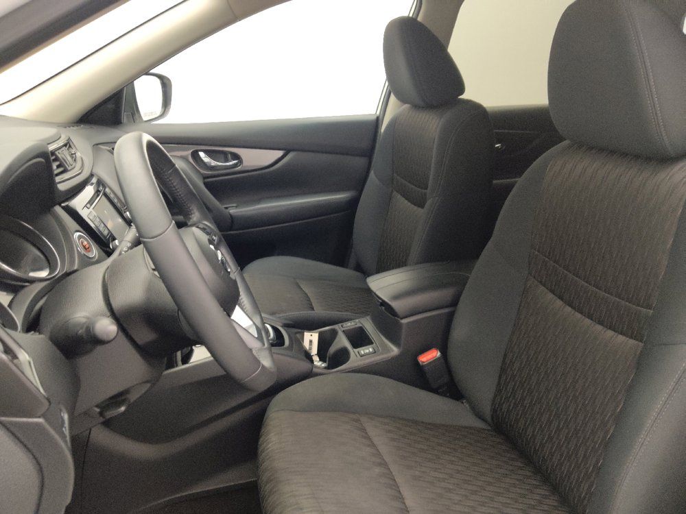 Used 2017 Nissan Rogue SV w/ SV Premium Package FWD image 17