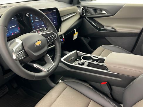 New 2027 Chevrolet Equinox LT w/ Convenience Package II AWD/4WD image 17