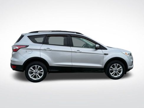 Used 2017 Ford Escape SE w/ Equipment Group 201A image 9