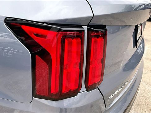 Used 2023 Kia Sorento SX image 28