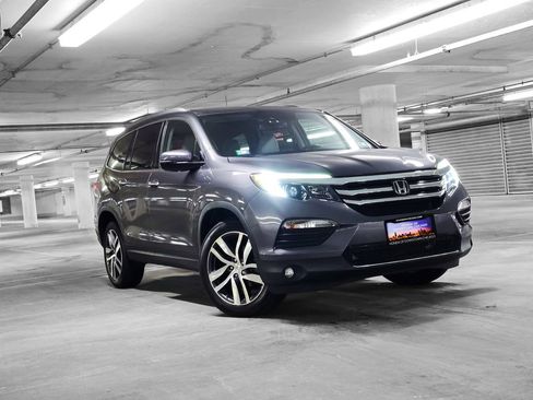 Used 2017 Honda Pilot Elite image 4