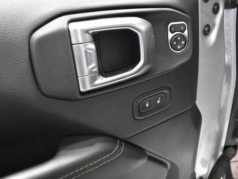 Used 2022 Jeep Wrangler Unlimited Sahara w/ Cold Weather Group image 15