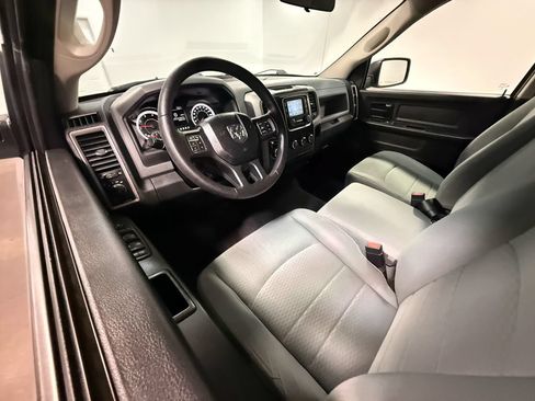 Used 2017 RAM 1500 Express RWD image 2