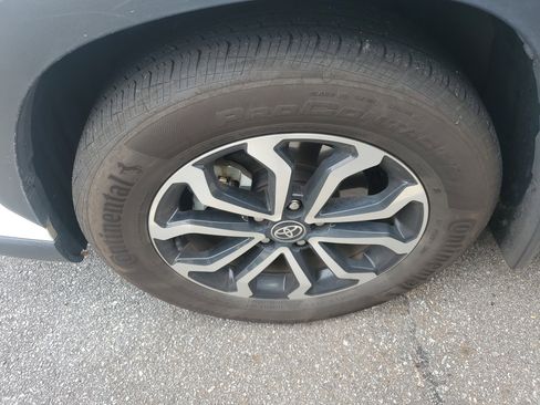 Used 2023 Toyota Corolla Cross SE image 7