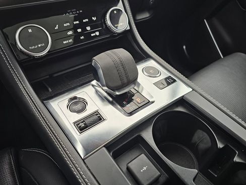 Used 2024 Jaguar F-PACE R-Dynamic S image 29