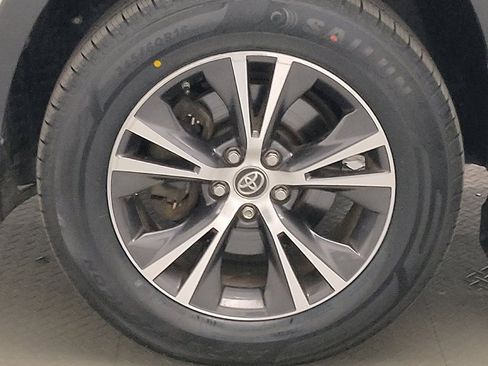 Used 2019 Toyota Highlander LE image 31