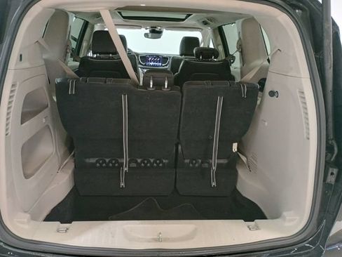 Used 2023 Chrysler Pacifica Limited FWD image 29
