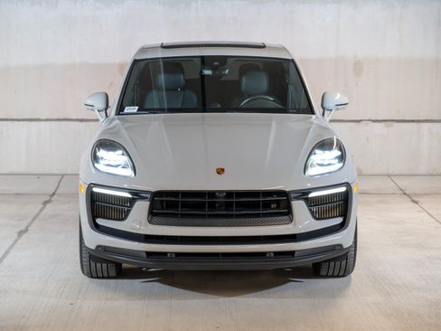 Certified 2022 Porsche Macan S AWD/4WD image 6