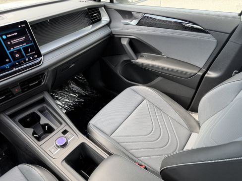 New 2026 Volkswagen Tiguan SE R-Line AWD/4WD image 17