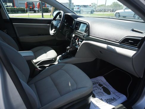Used 2019 Hyundai Elantra SEL FWD image 22
