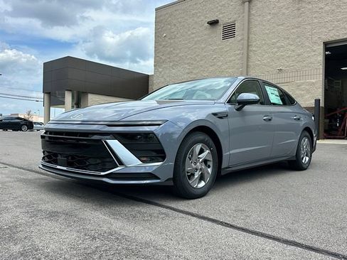 New 2026 Hyundai Sonata SE FWD image 1
