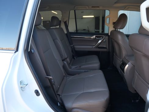 Used 2021 Lexus GX 460 Luxury w/ Sport Design Package image 12