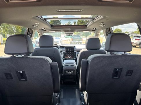Used 2024 GMC Acadia Denali w/ Super Cruise Package FWD image 31