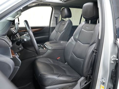 Used 2019 Cadillac Escalade Luxury AWD/4WD image 24