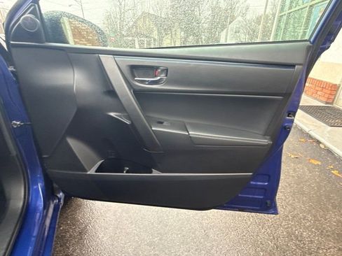 Used 2018 Toyota Corolla XSE image 15