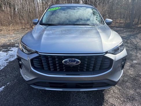 Used 2023 Ford Escape Platinum image 2