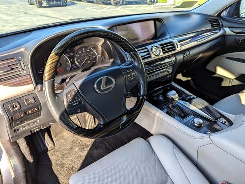 Used 2013 Lexus LS 460 AWD image 12