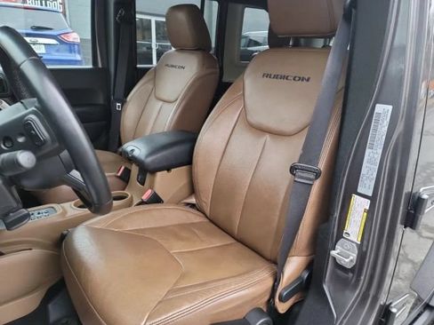 Used 2017 Jeep Wrangler Unlimited Rubicon w/ Connectivity Group AWD/4WD image 11