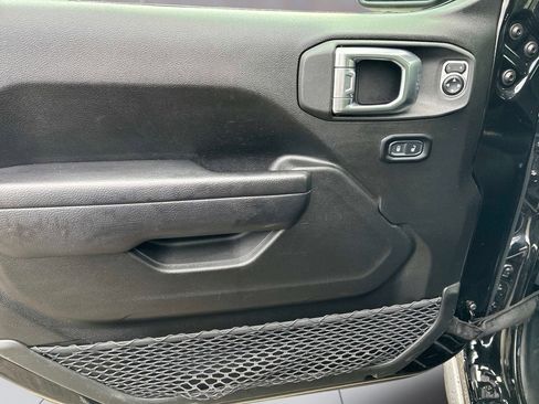 Used 2024 Jeep Wrangler Unlimited image 21