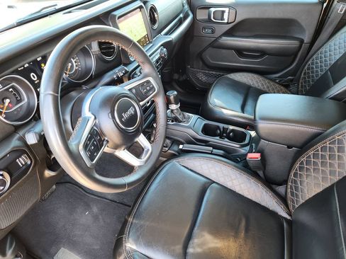 Used 2023 Jeep Gladiator Overland AWD/4WD image 7