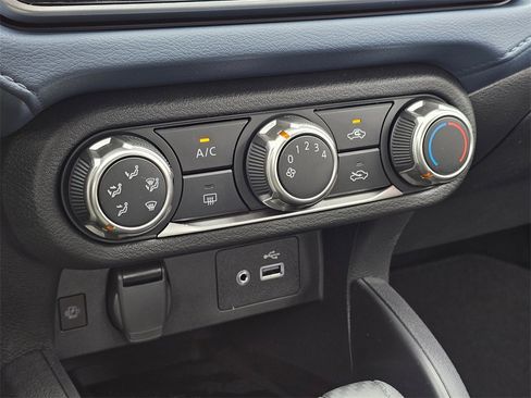 New 2025 Nissan Versa SV w/ Trunk Package image 10