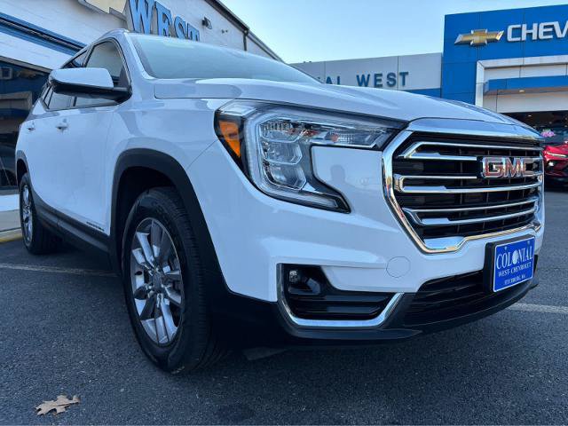 Used 2022 GMC Terrain SLT w/ Infotainment Package II AWD/4WD image 4