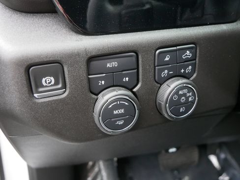 Used 2025 Chevrolet Silverado 1500 LTZ w/ LTZ Convenience Package II AWD/4WD image 25