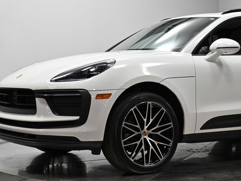 Used 2023 Porsche Macan image 9