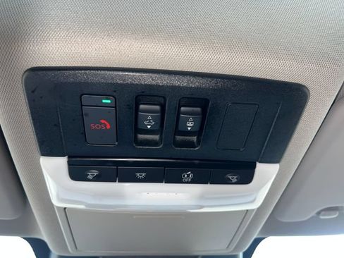 Used 2025 Nissan Rogue SL w/ Tech Package AWD/4WD image 39