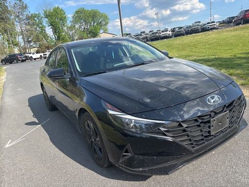 Used 2023 Hyundai Elantra SEL image 3