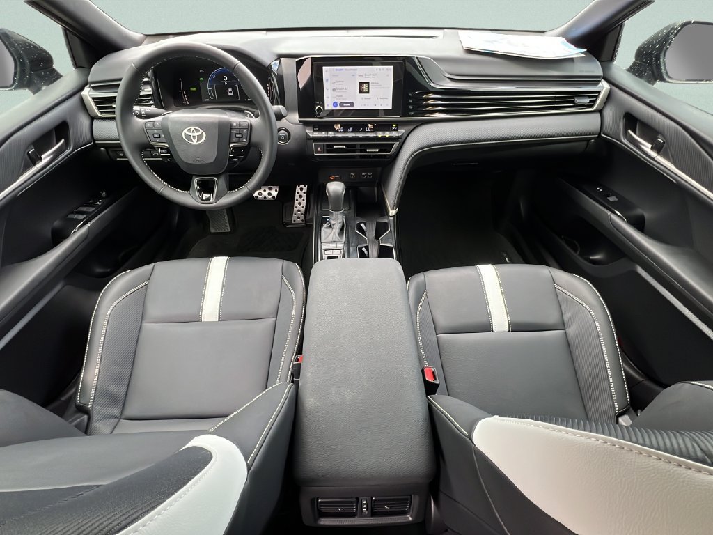 Used 2025 Toyota Camry LE FWD image 11