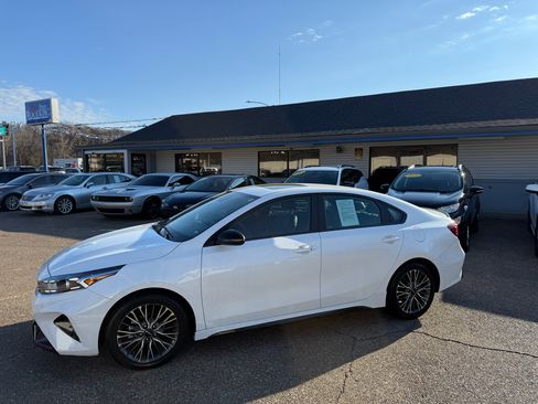 Used 2024 Kia Forte GT-Line w/ GT-Line Premium Package image 3