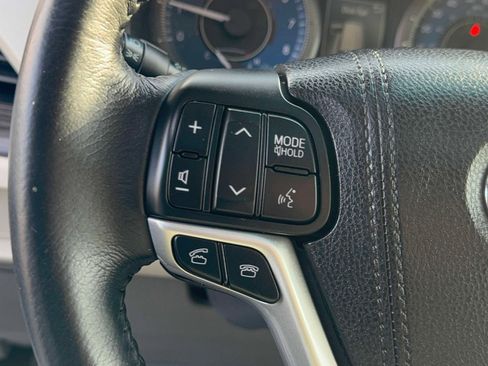 Used 2017 Toyota Sienna XLE image 16