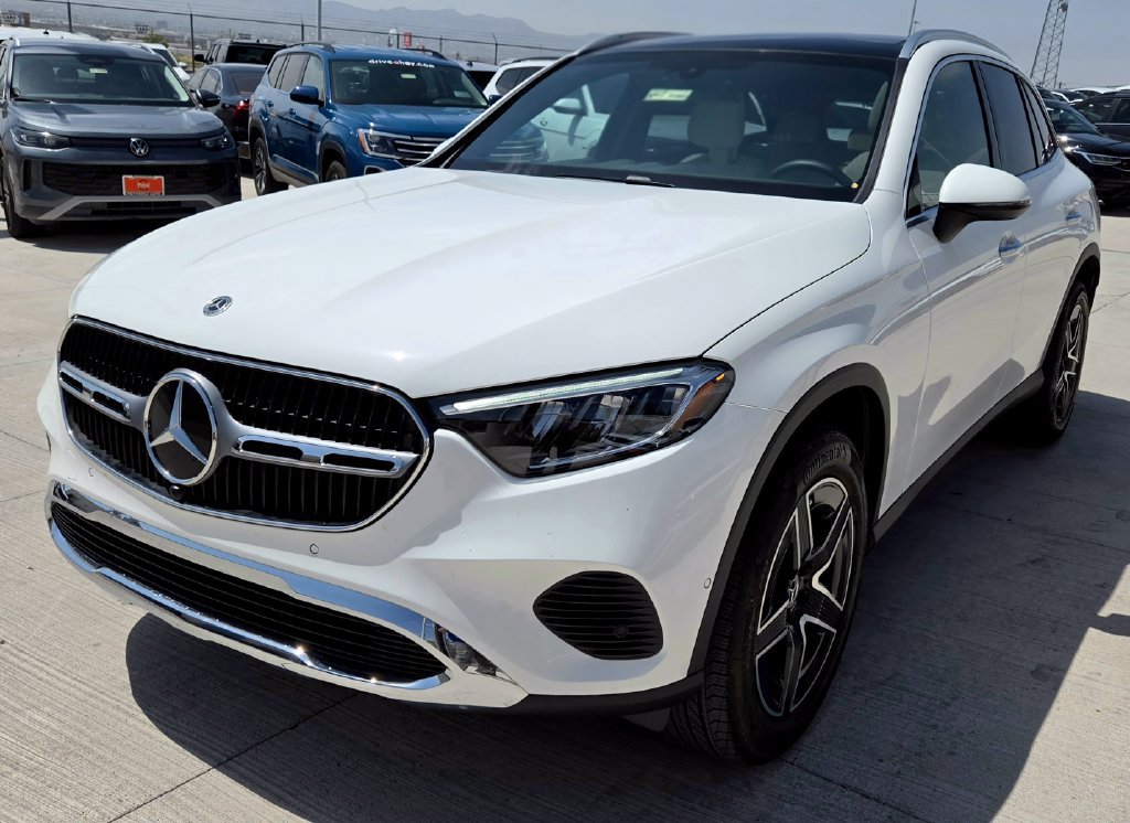 Used 2026 Mercedes-Benz GLC 300 image 2