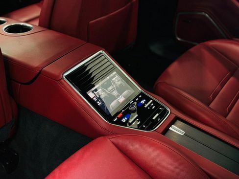 Used 2022 Porsche Panamera 4 Platinum Edition image 20