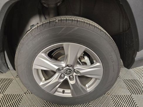 Used 2025 Toyota RAV4 XLE AWD/4WD image 11