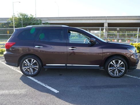 Used 2020 Nissan Pathfinder Platinum FWD image 26