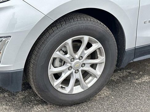 Used 2021 Chevrolet Equinox LS FWD image 3