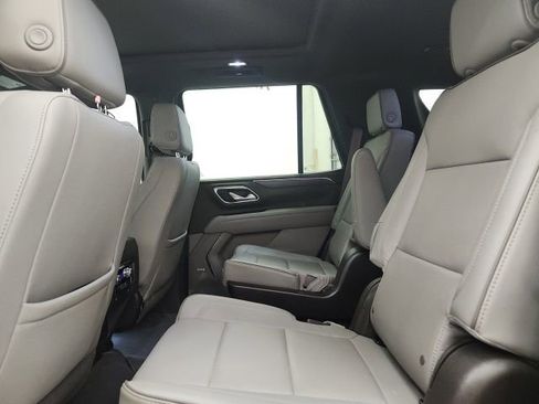 Used 2023 GMC Yukon SLT w/ SLT Premium Package image 11