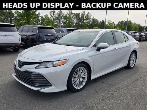 Used 2018 Toyota Camry XLE w/ Audio Package FWD image 3