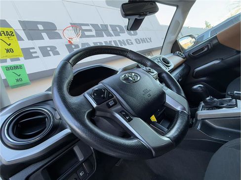 Used 2018 Toyota Tacoma SR5 image 9
