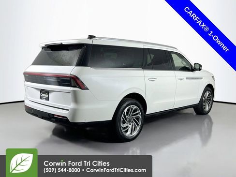 Used 2025 Lincoln Navigator L Reserve image 16