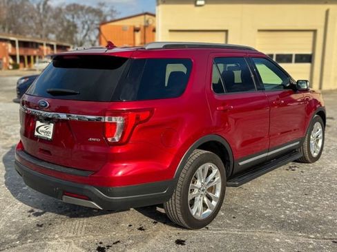 Used 2019 Ford Explorer XLT w/ Equipment Group 202A image 8