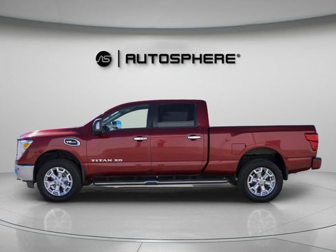 Used 2017 Nissan Titan SV image 5